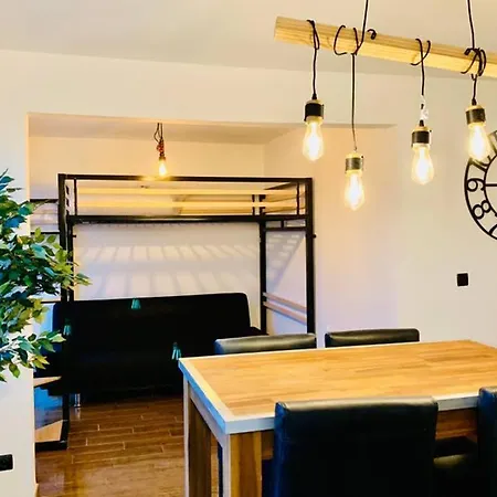 Appartement Centre De Pour 4 Personnes Piscine Et Tennis Hyères
